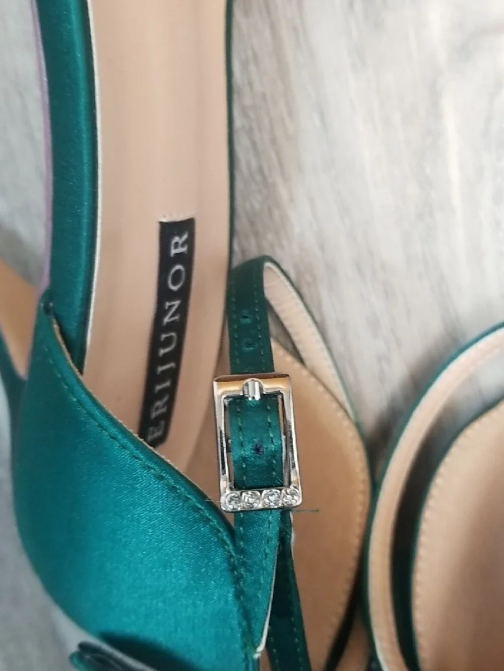 Erijunor chic emerald